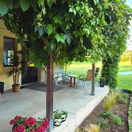 La Tulipe, Ruime Adult-only Met Tuin En Zwembad, Daire