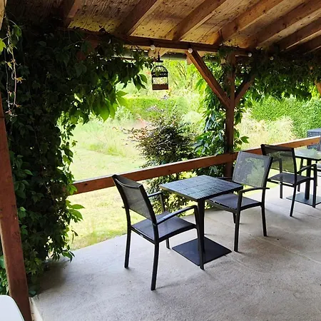 La Tulipe, Ruime Adult-only Met Tuin En Zwembad, Daire *